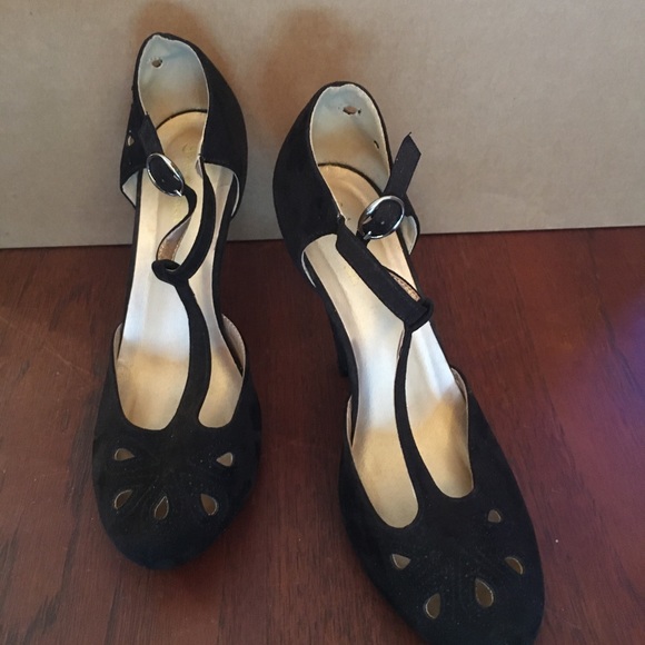 Pinup style Graham Street velvety black 4” heels. Size 8. - Picture 7 of 9